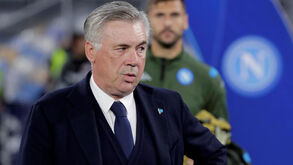 Estalou a bronca no Nápoles: autocarro saiu vazio e Ancelotti boicotou conferência de imprensa