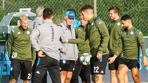 Caos no Nápoles: reserva do hotel cancelada, processo a jogadores e Ancelotti em maus lençóis