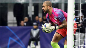 Walker na baliza: explicação de Guardiola, gozo de Bernardo e exibição que superou Bravo e Ederson