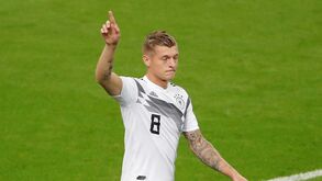 Muro de Berlim caiu há 30 anos: futebol aproveita poucos orientais