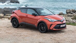 O novo Toyota C-HR: look renovado e sistema híbrido de 184 cv