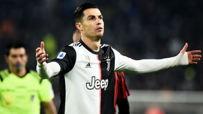 Cristiano Ronaldo regressa às redes sociais poucas horas depois da polémica com Sarri