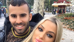 Jesé aproveita dia de folga e a namorada mostra como