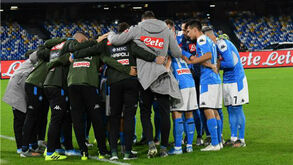 Dos guarda-costas à 'fuga' das mulheres: jogadores do Nápoles vivem clima de terror