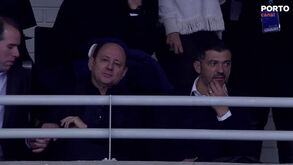 Sérgio Conceição a dar apoio à equipa de andebol do FC Porto