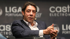 Rui Costa explica scouting do Benfica: «A cada dia chegam centenas de perfis de jogadores»