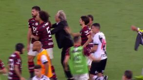 Ansu Fati regressou aos treinos do Barcelona e foi recebido com aplausos
