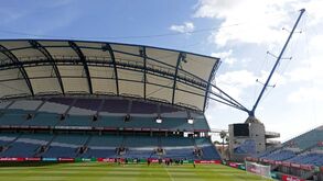 Bancadas amovíveis do Estádio Algarve ficam vazias