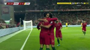 Foi com este tiraço que Ronaldo bisou diante da Lituânia