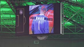 Alemanha lembra Robert Enke numa sentida homenagem