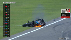 Arrepiante acidente com 5 motos em Valência interrompe prova de Moto3 e gera o caos na pista