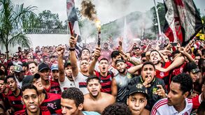 Loucura no Centro de Treinos do Flamengo antes da partida para Lima
