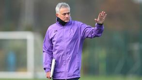 Mourinho deu abanão no balneário: saiba tudo sobre o primeiro dia no Tottenham
