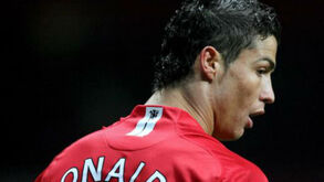 Peter Crouch revela o que Ronaldo respondia quando o 'picavam' com Messi em Manchester