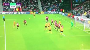 O golaço de Moutinho que abriu caminho à vitória do Wolverhampton