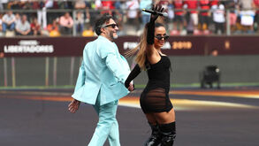 Anitta cantou e provocou na final da Libertadores