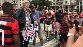 Sósia de Jorge Jesus em versão 'Emplastro'? Sim, é possível...