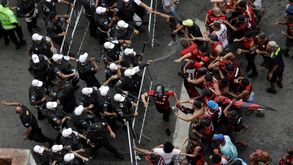 Mais de 20 feridos nos confrontos entre polícia e adeptos durante os festejos do Flamengo