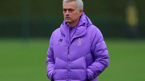 Gary Neville explica por que Mourinho foi para o Tottenham: «Casamento de conveniência»