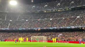 Messi tentou imitar Dybala e ficou perto de golo do outro Mundo