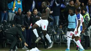 Conceição e Aboubakar abraçados e o isqueiro apanhado por Pepe: imagens do triunfo do FC Porto