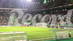 Claques do Sporting inovam na contestação a Varandas e levam enorme assobiadela