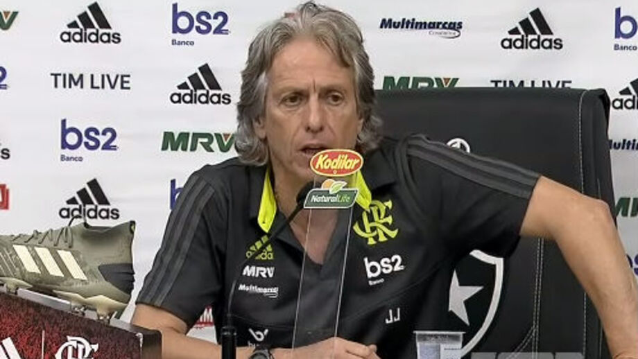 Jorge Jesus critica atuação do árbitro: «Com placagens isto parecia um jogo de râguebi»