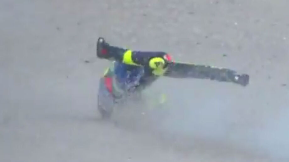 Piloto italiano não se lesionou mas a moto ficou em muito mau estado