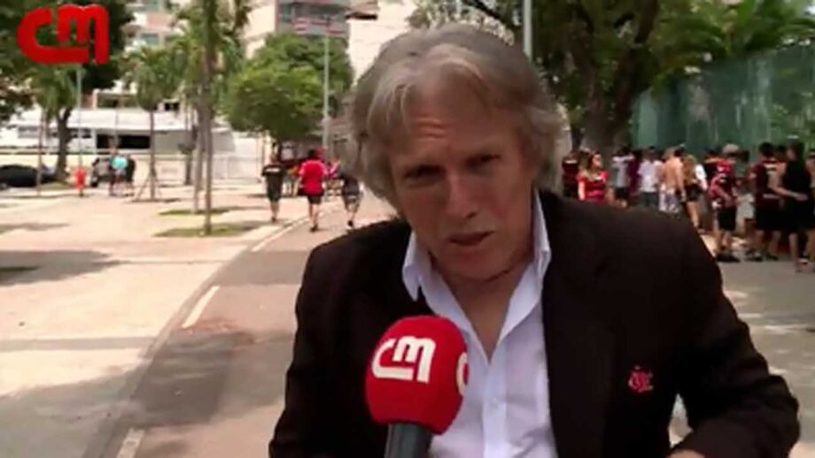 Milhares de adeptos assistem à final da Libertadores 'em casa'