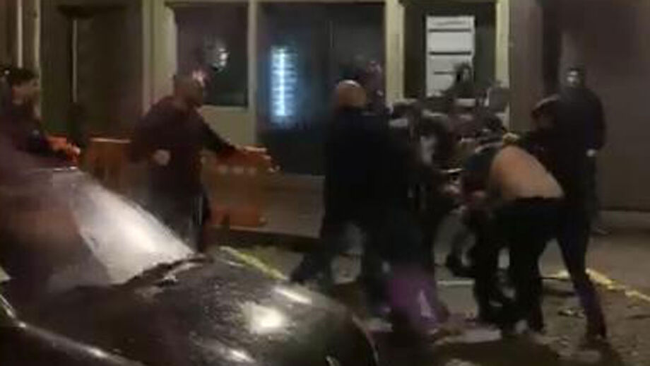 Agressões e desacatos junto a um bar