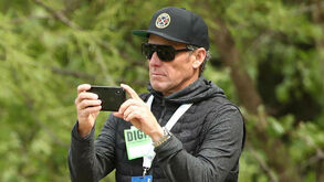 Lance Armstrong admite frustração: «Não me deixam sequer jogar ténis de mesa»