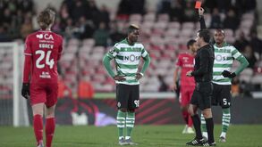Insólito no Gil-Sporting: Doumbia foi expulso mas voltou e tudo por um penálti que nunca foi assinalado