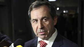 Gomes da Silva antecipa 