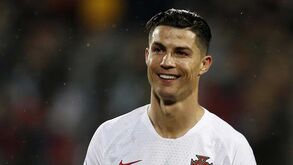 Amigo de Ronaldo questiona critérios da Bola de Ouro e até Edinho reage: «Mais colo é impossível»