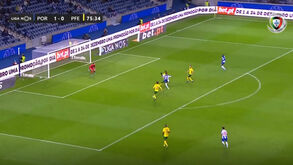 Bicicleta incrível de Zé Luís amplia a vantagem no FC Porto-P. Ferreira