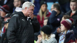 «Ninguém lhe contou? Assinei pelo Benfica há 20 minutos»: o que Steve Bruce nunca pensou ouvir