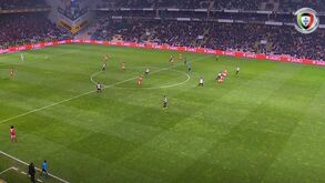 Os bastidores da vitória do Benfica em Alvalade: um jogo de matraquilhos, parabéns a Veríssimo e o 'orgulho' de Rui Costa