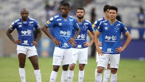 Jogadores do Atlético Mineiro celebram no balneário a despromoção do Cruzeiro 