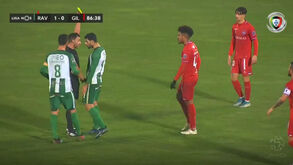 O momento em que Mehdi Taremi perde a cabeça e acaba expulso no Rio Ave-Gil Vicente