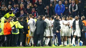 Após apuramento heróico, houve confusão entre adeptos e jogadores do Lyon e até Anthony Lopes disse basta