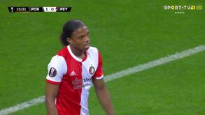 O insólito autogolo que valeu o segundo do FC Porto diante do Feyenoord