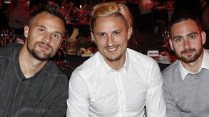 Nem Salvio resiste a comentar o novo penteado de Fejsa 