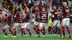 Flops, craques na Europa e jovens promessas: os reforços que levaram o Flamengo ao sucesso