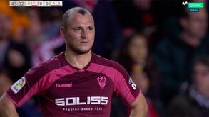 Rayo Vallecano-Albacete suspenso por insultos a Zozulya