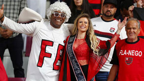 Flamengo dá show nas bancadas e uma adepta destaca-se