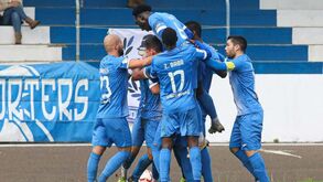 Canelas 2010 nos 'quartos' da taça