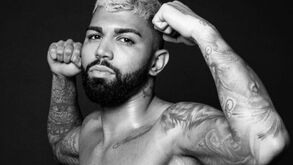 Erro na tatuagem de Gabigol ganha eco nas redes sociais