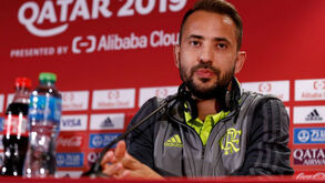 Everton Ribeiro: «Estamos prontos para levantar mais uma taça»