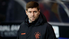 Rangers vence Hibernian e continua em segundo na Escócia