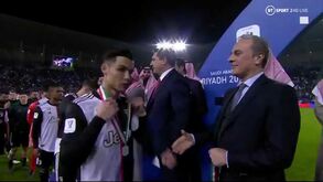 O gesto de Ronaldo com a medalha da Supertaça italiana que está a dar que falar